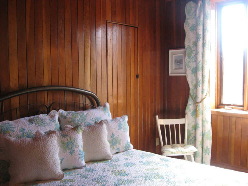 Gite Au Vieux Pommier Tadoussac Exterior photo